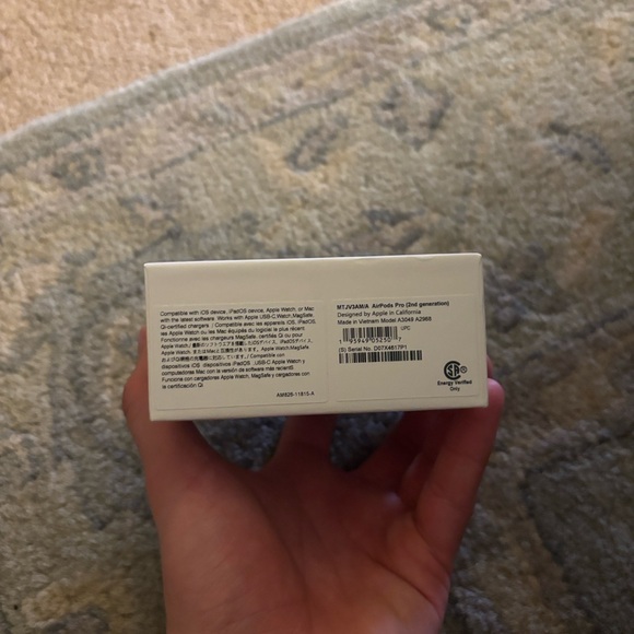 Apple AirPods Pro Gen 2 USB C port great Christmas gift - Picture 6 of 7